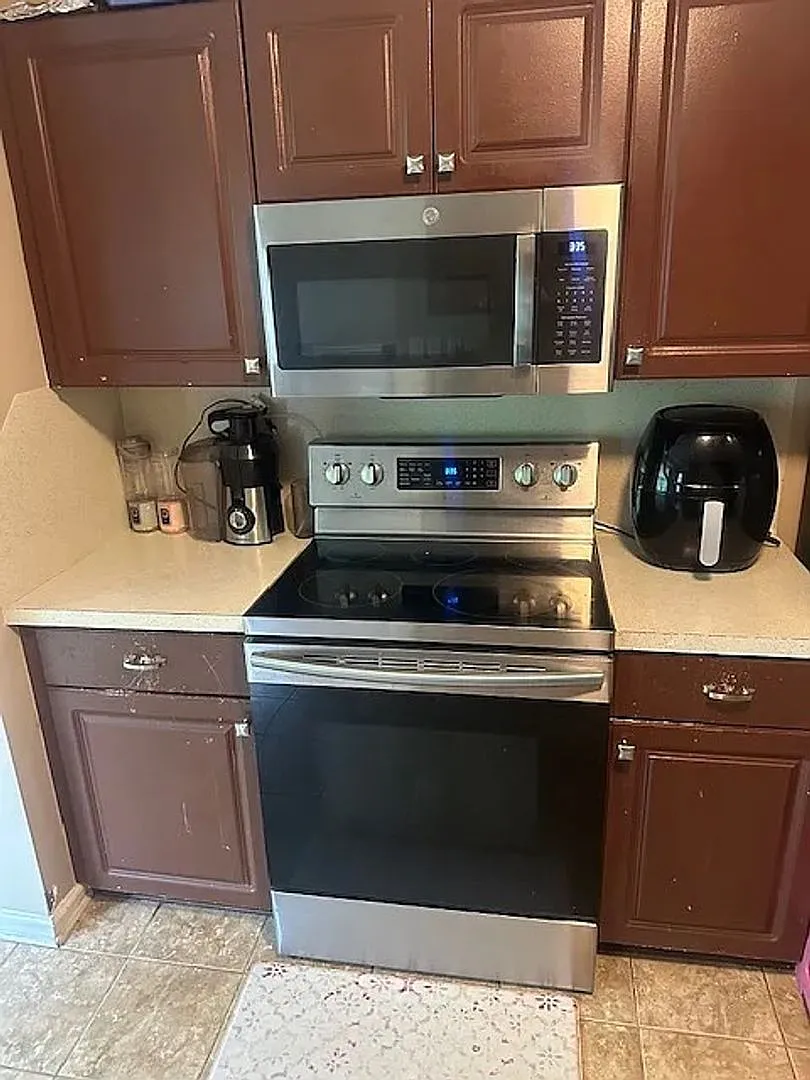 Room in 5 Bedroom Home in Lithonia — Photo 4