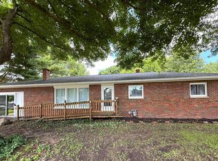 101 Lynn St, Victoria, IL 61485