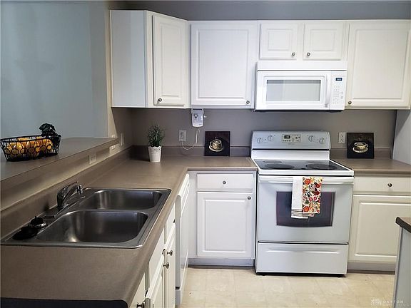 2nd image of 3127 Alexander Pl APT 205