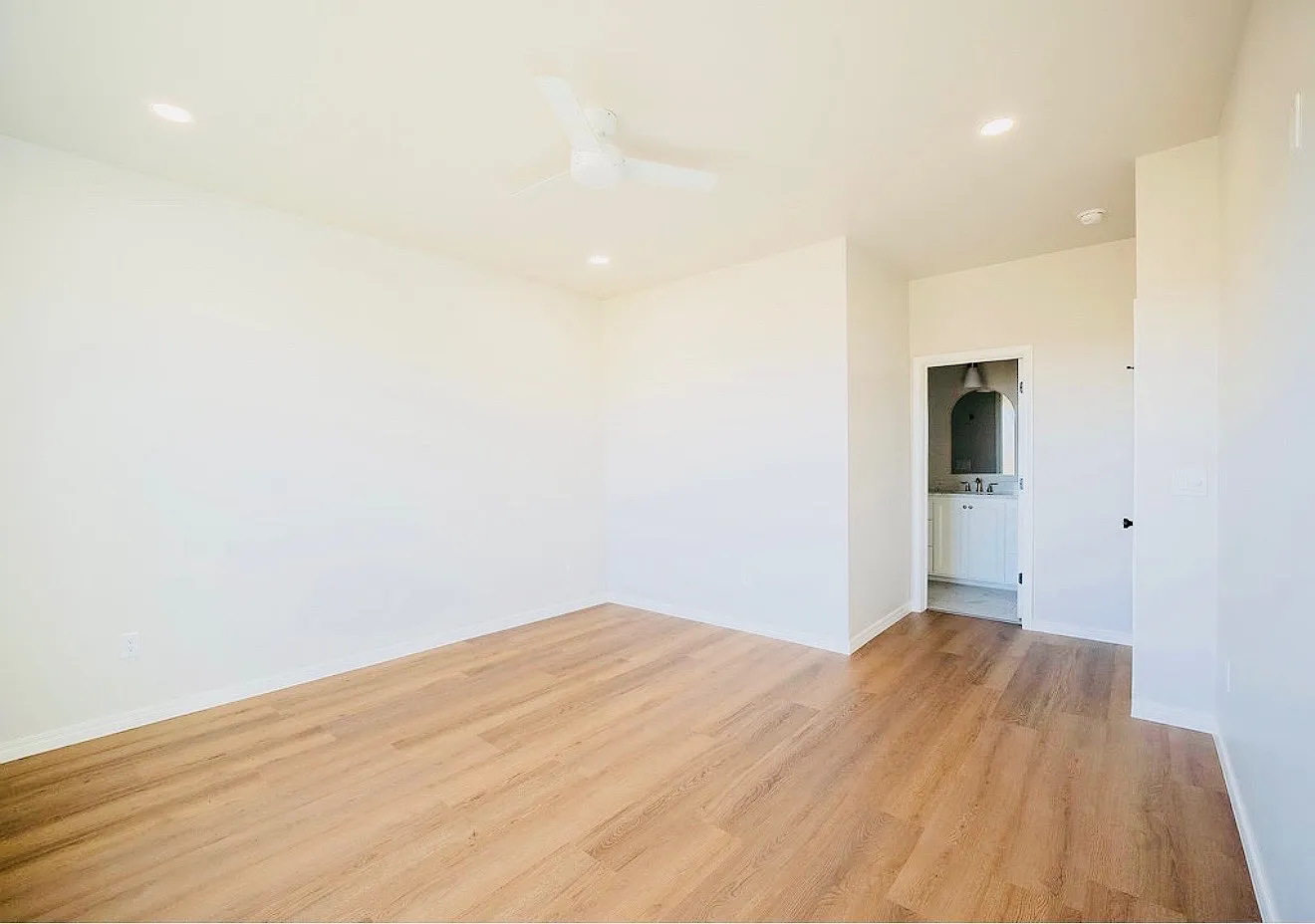 3 bed, 1400 sqft, $1,950 — Photo 3