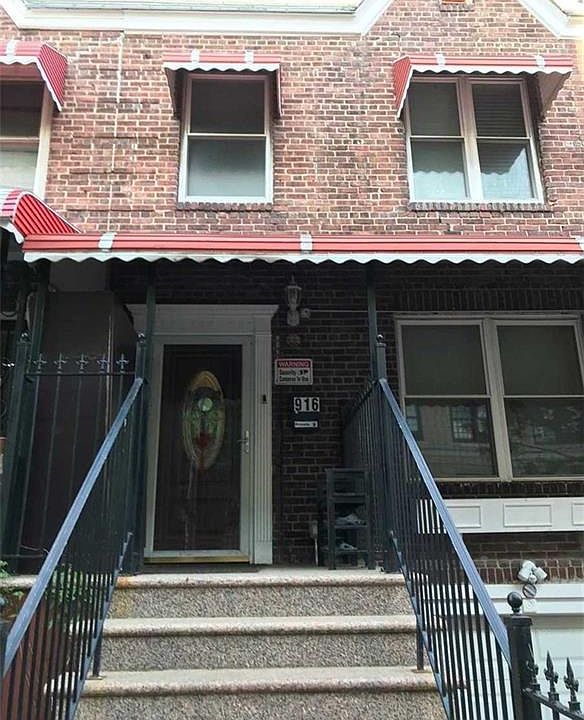 2nd image of 916 Boynton Ave