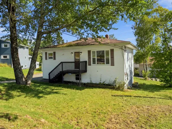 1329 Sackville Dr, Halifax, NS B4E 3A7