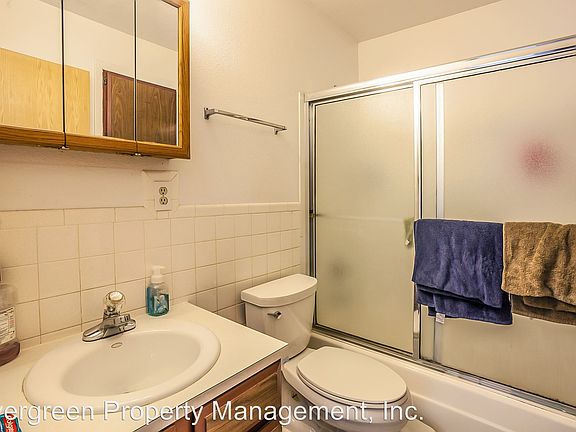 4th image of 908 13th St APT 5