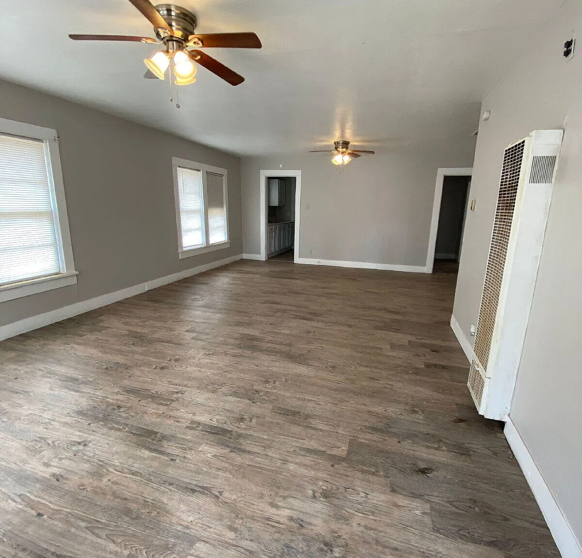 3 bed, 1.0 bath, 1271 sqft, $1,350 — Photo 3