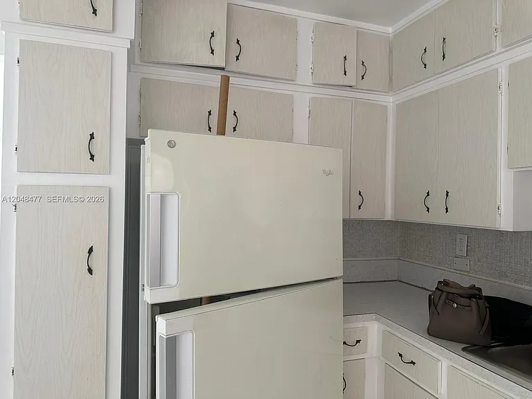 7860 Harding Ave #4B — Photo 4