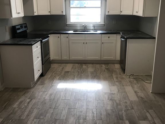 3rd image of 1124 Oakdale Dr SE