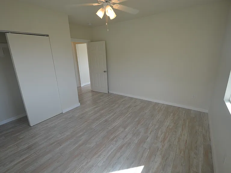 1915 Kalihi St #1 — Photo 15