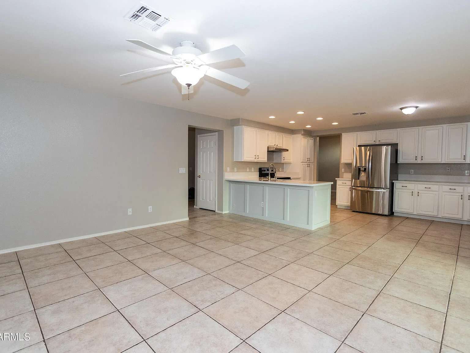 4 bed, 3.0 bath, 2337 sqft, $2,800 — Photo 2