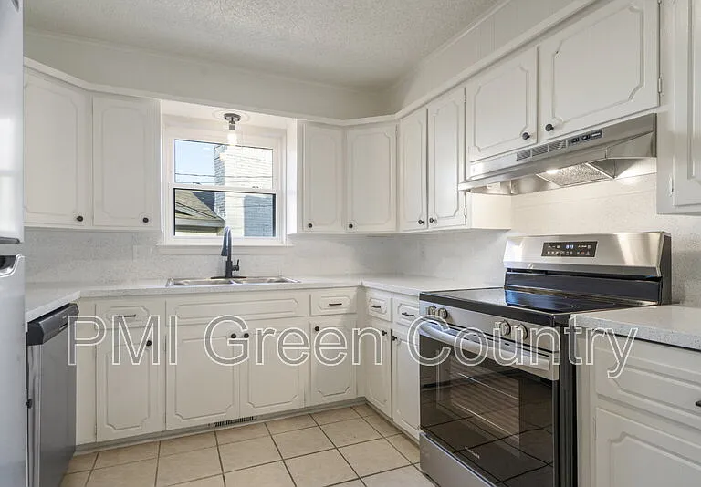 1601 S 1st Pl — Photo 9