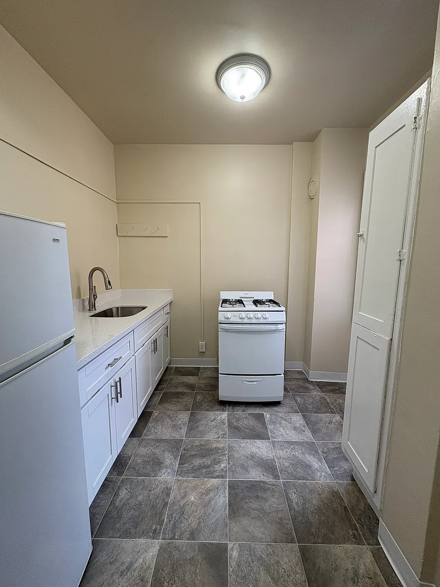 Building Photo - Lenox Apartments