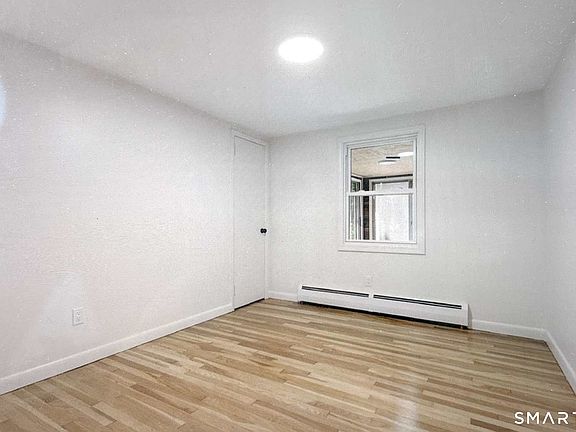 4th image of 303 Bunker Hill Ave