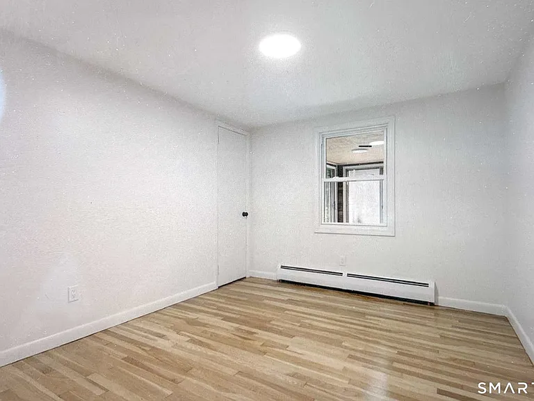 303 Bunker Hill Ave — Photo 4