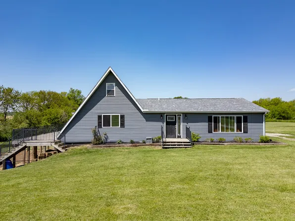 1042 290th St, Viola, IL 61486