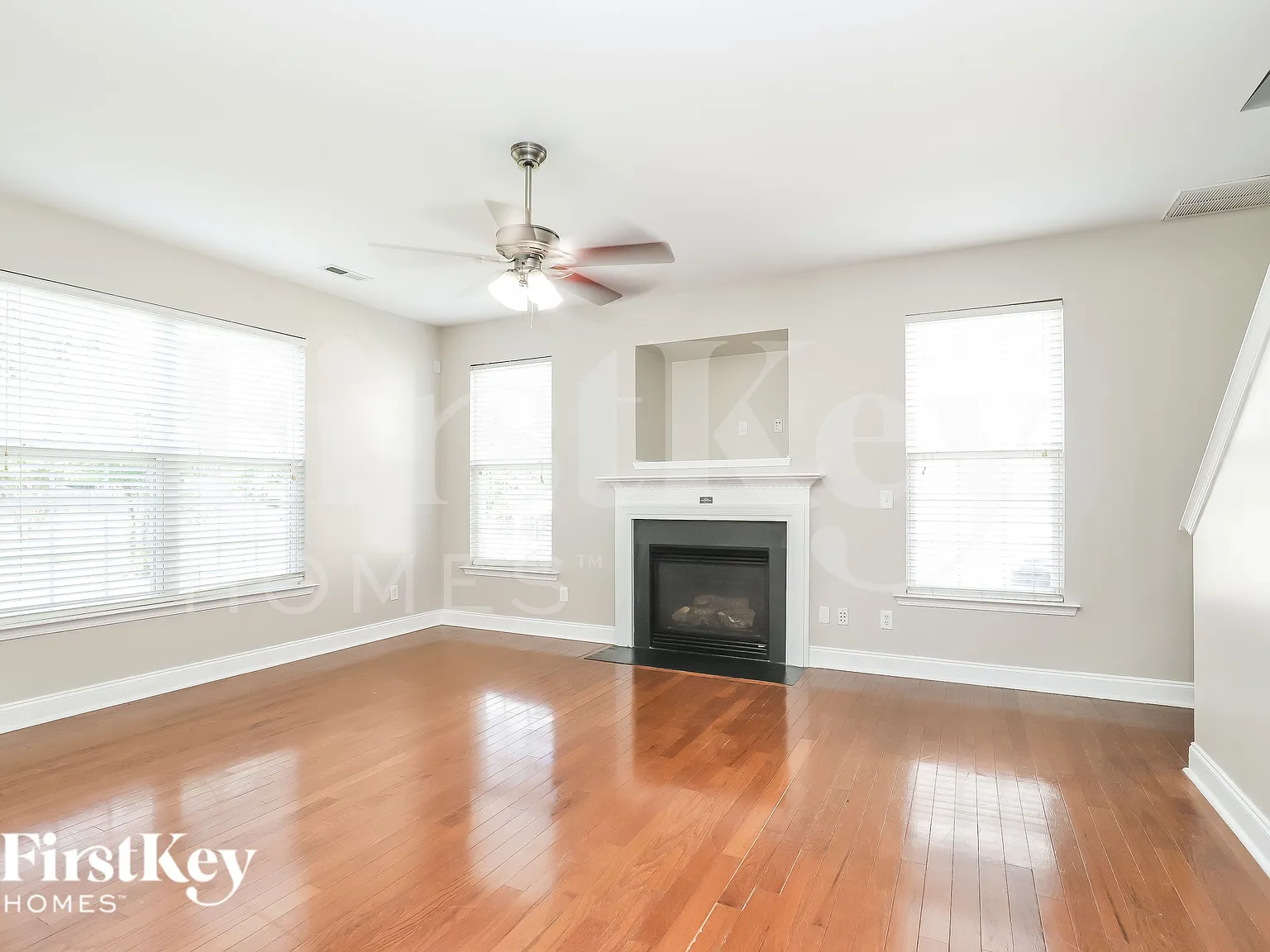 3 bed, 2.5 bath, 2667 sqft, $2,195 — Photo 4