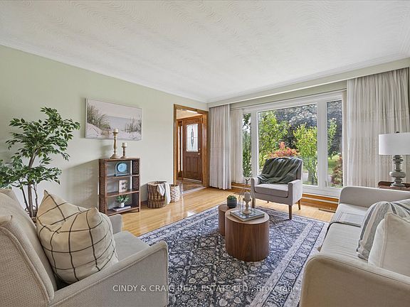 3rd image of 75 Lochleven Dr