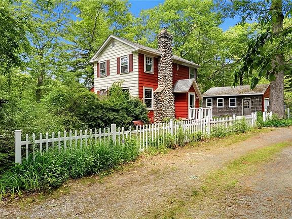 2nd image of 25 Pineland St