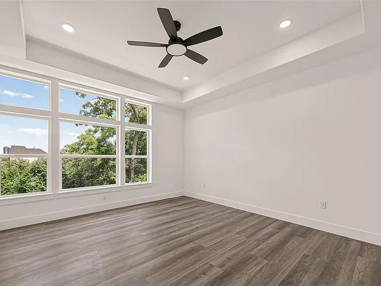 2711 Dennis St — Photo 13