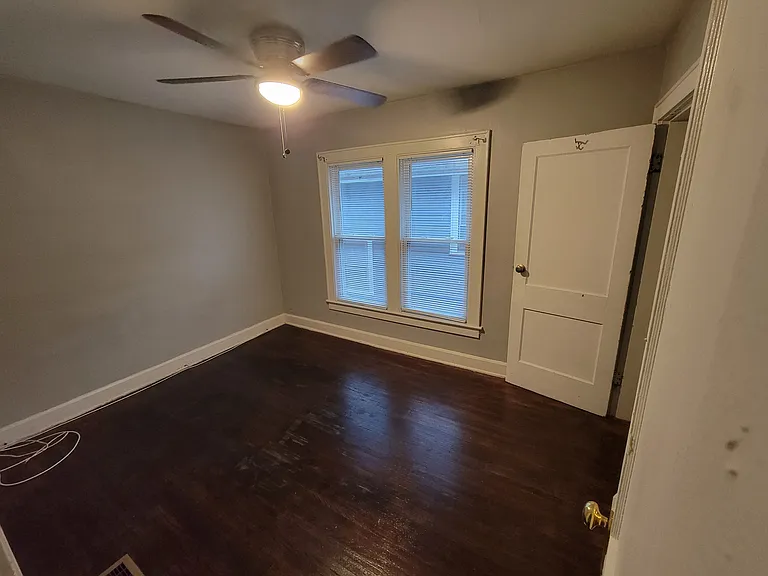 1138-1140 Wilson Ave — Photo 14