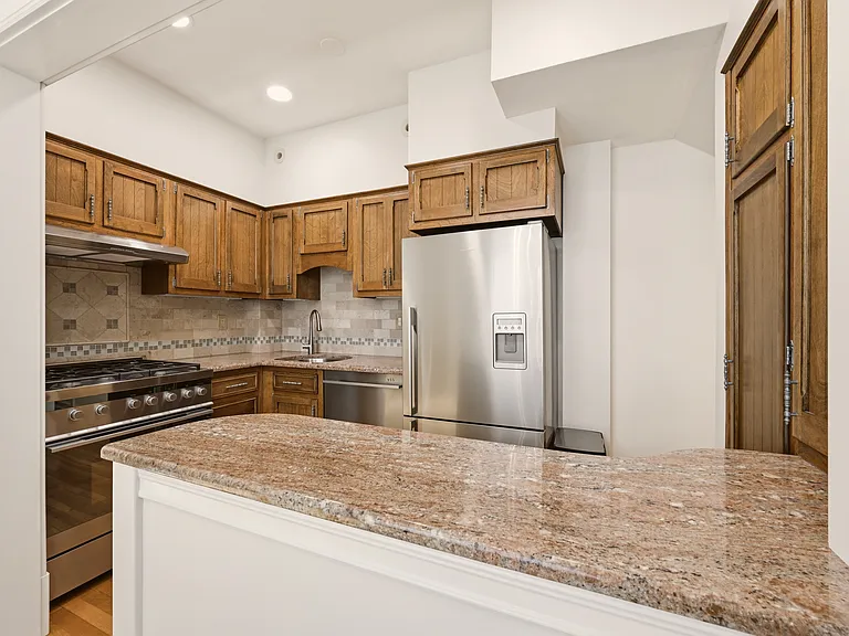 5168 Fulton St NW — Photo 8