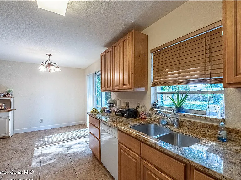 82 Haven Dr — Photo 14