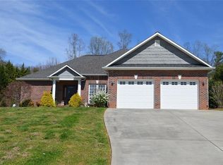 111 Amber Ln, Wilkesboro, NC 28697
