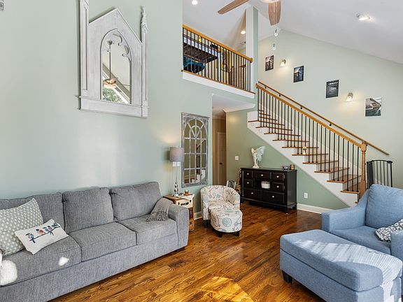5th image of 4140 Elm Dr NE