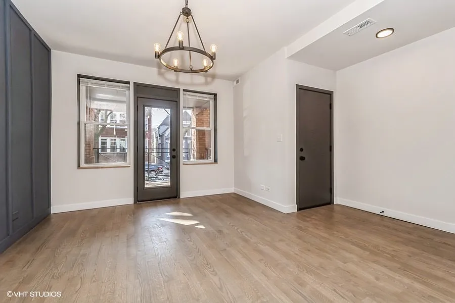 2 bed, 1100 sqft, $2,700 — Photo 2