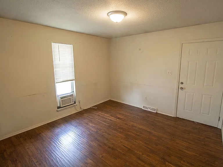 1013 W Ash St — Photo 5