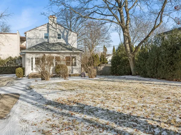 107 Linden Ave, Glencoe, IL 60022