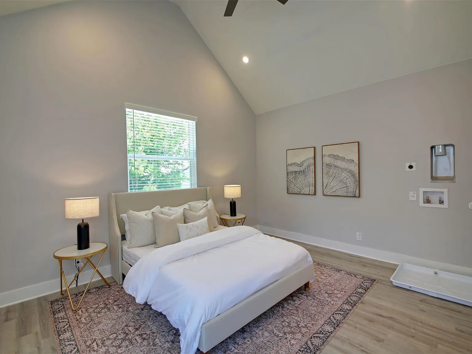 1 bed, 1.5 bath, 1176 sqft, $1,575 — Photo 4