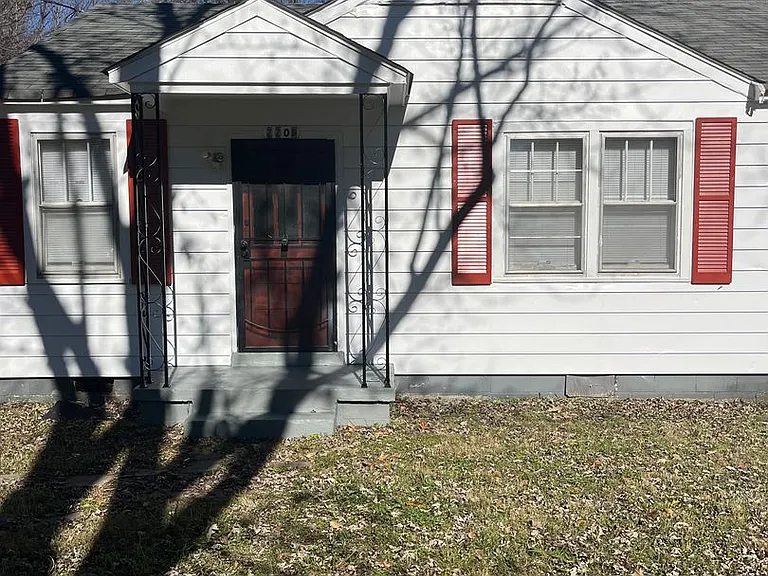 2206 Hillside Ave — Photo 1