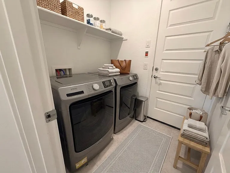 3807 S 65th Ave — Photo 5