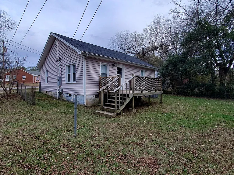 206 E Union St — Photo 3