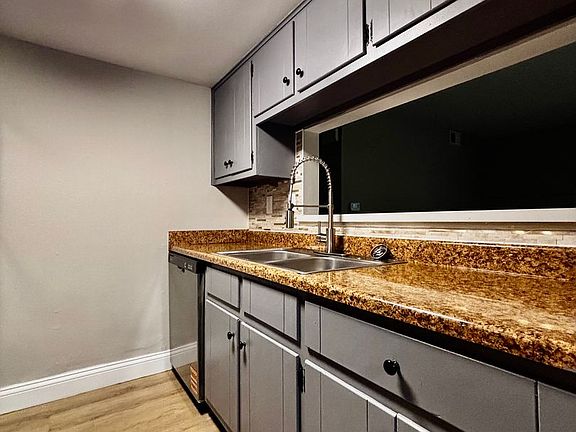 3rd image of 4420-4440 Flowerdale Ave #D