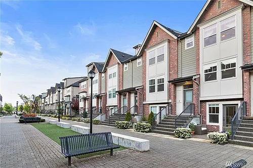 1328 Brooklyn Walk NE Photo 1