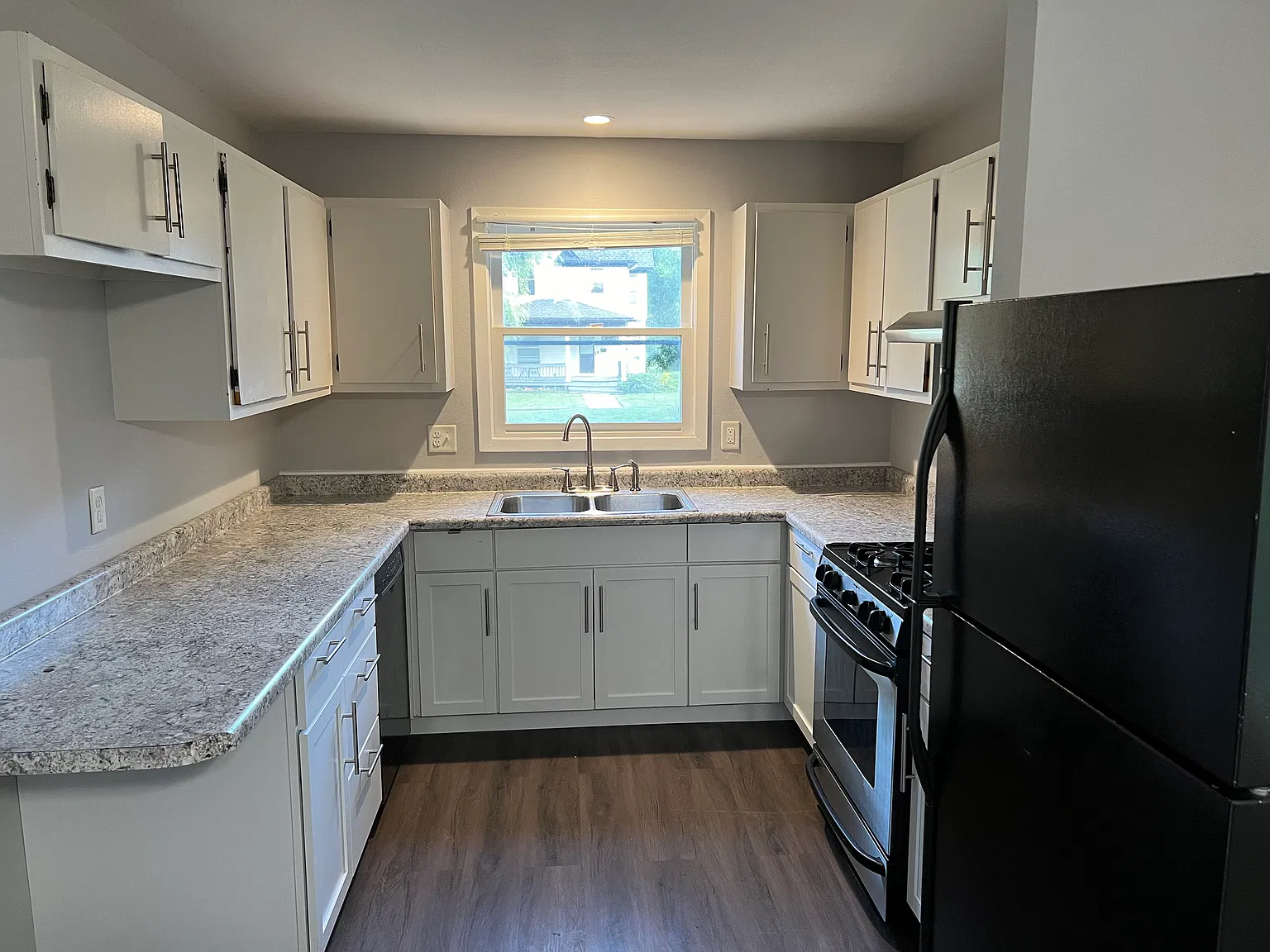 425 Regan St — Photo 4
