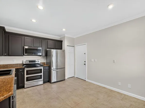 2213 Oakmont Dr, Riviera Beach, FL 33404