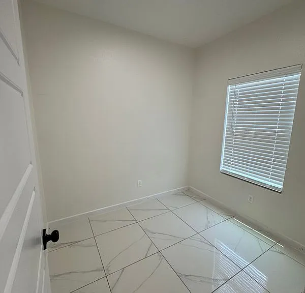 1515 W B St — Photo 11