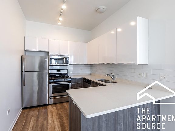 3rd image of 2701 W North Ave #207