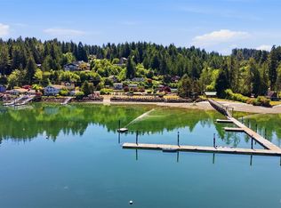 101 E Snowcap Dr, Belfair, WA 98528