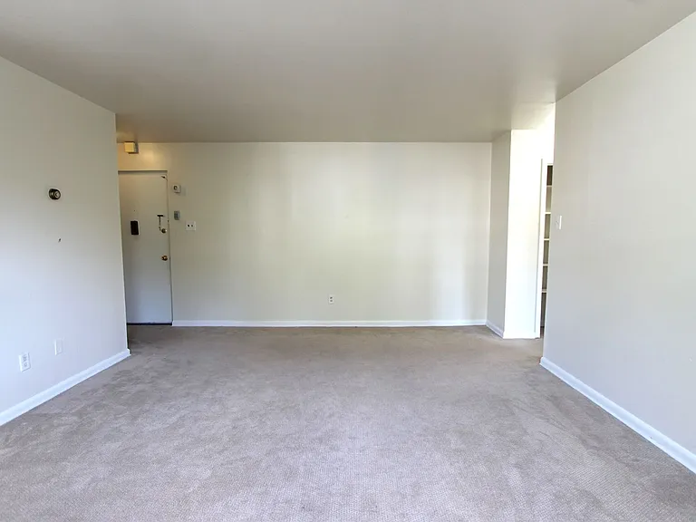 West Walnut Lane Apartments — Photo 19
