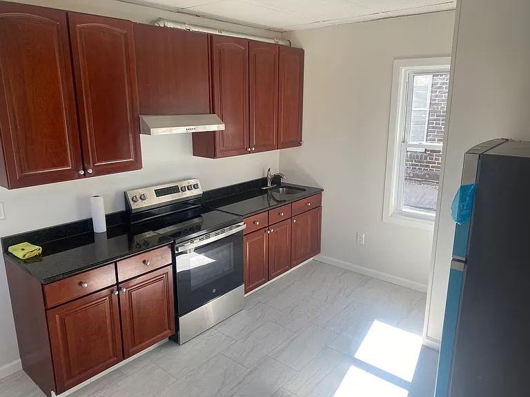 396 S Main St — Photo 1
