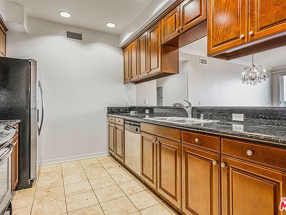 4th image of 1401 S Saint Andrews Pl APT 401