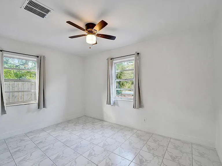 1836 SW 9th Ave — Photo 38