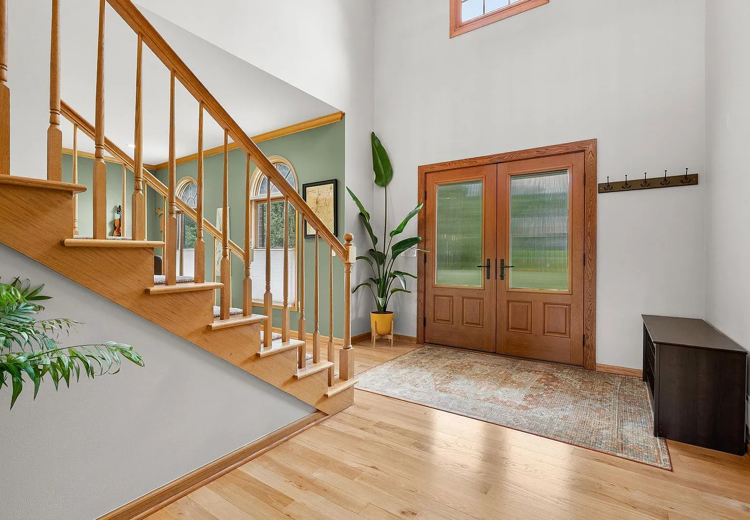 6 bed, 4.5 bath, 5372 sqft, $4,500 — Photo 3