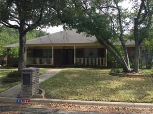 1917 Creek Wood Dr, Arlington, TX 76006