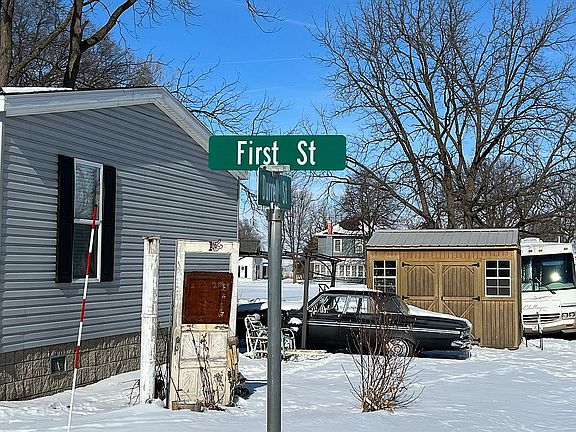 2nd image of 209 1st St