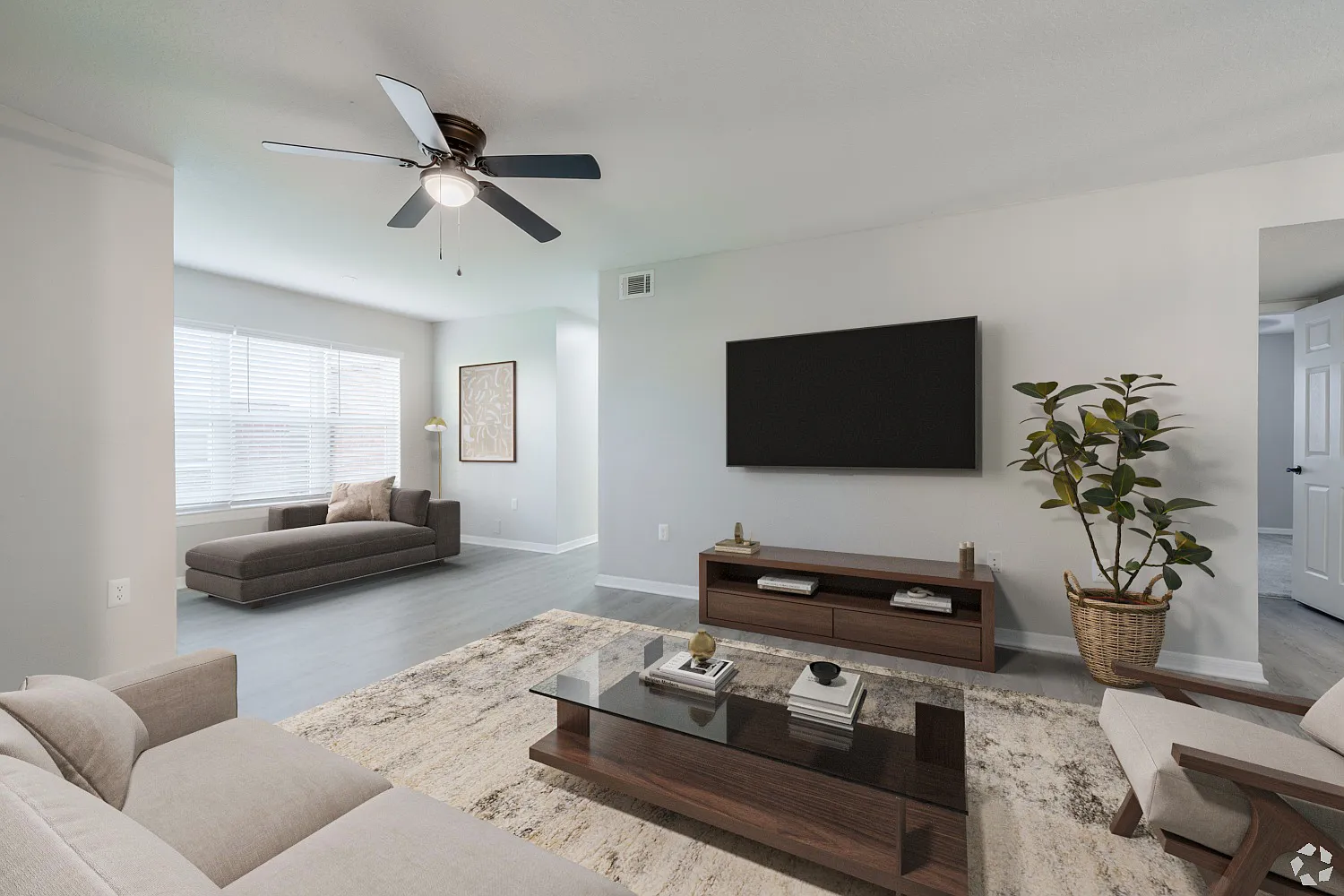 Royal Point Apartments — Photo 1