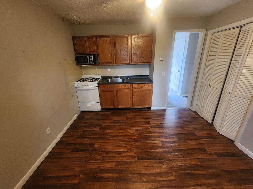2nd image of 906 Edward St #C
