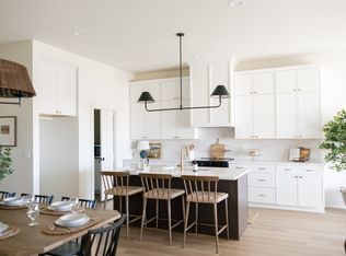 262 S Zinnia Ct, West Des Moines, IA 50266